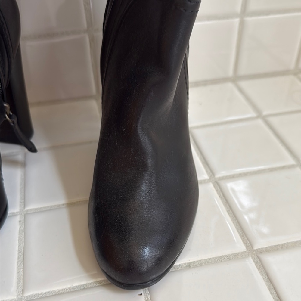 Halogen Black Heeled Boots with Chunky Heel - Picture 3 of 8